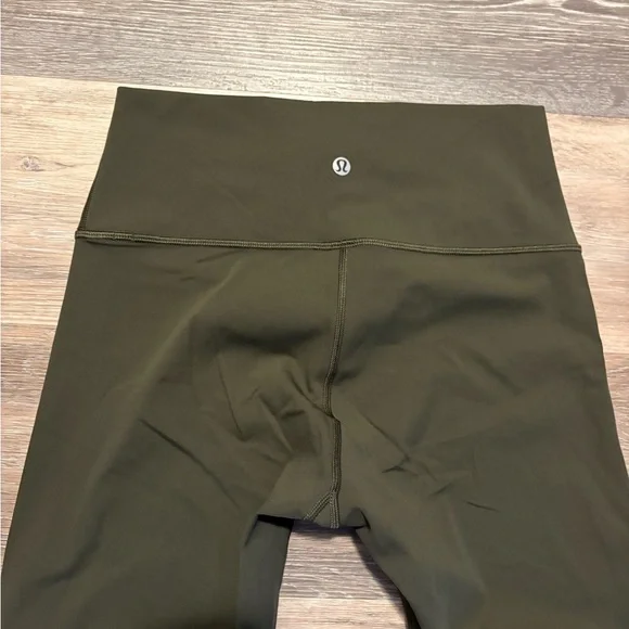 Lululemon leggings size 8 - Picture 4 of 6